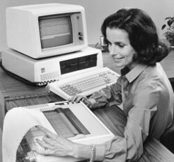 Apparition des premiers micro-ordinateurs IBM